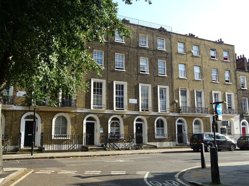 5-Bed Terrace in Allison, South West London